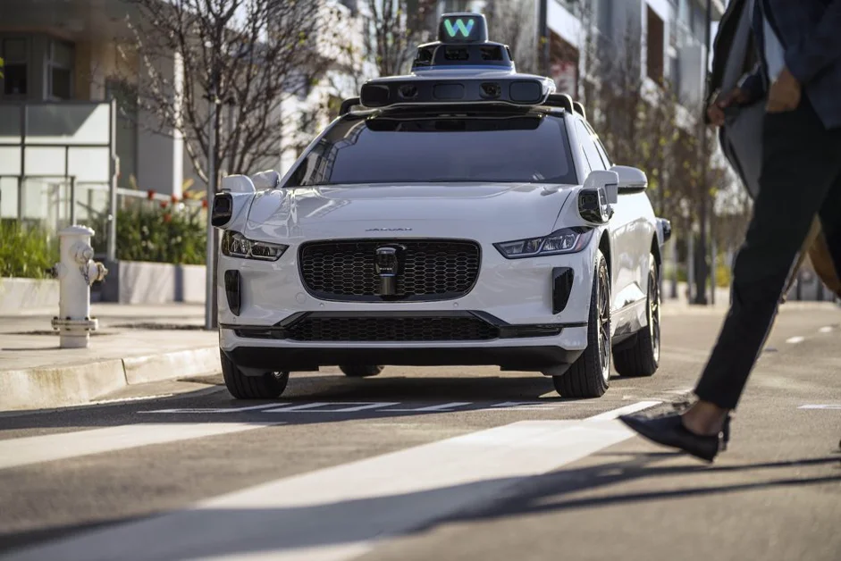 Autonomously navigating the real world: lessons from the PG&E outage