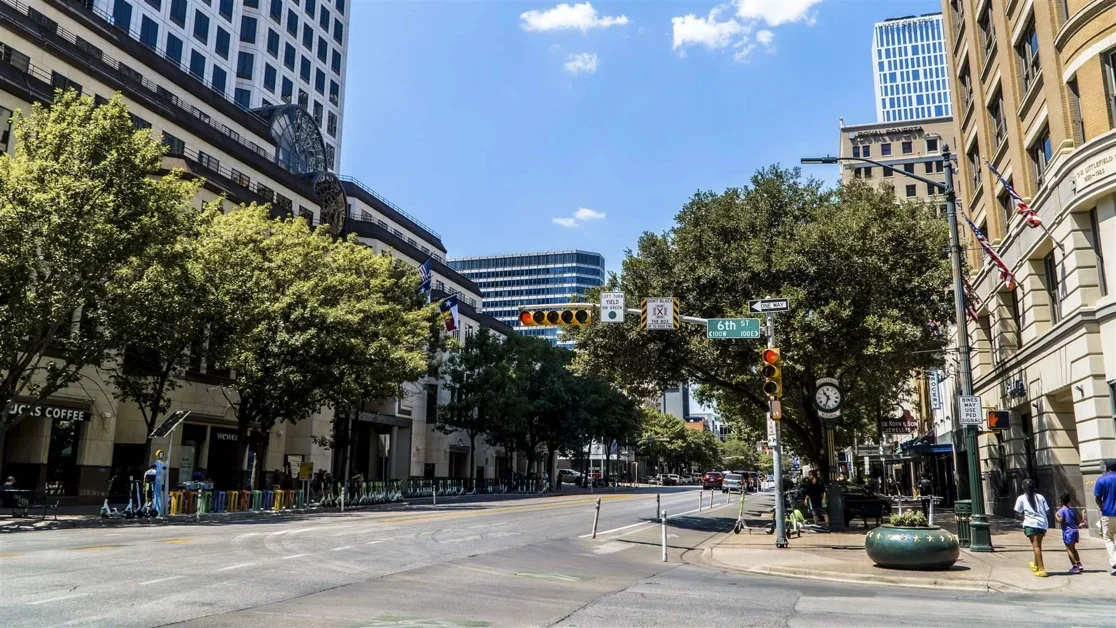 Austin’s surge of new housing construction drove down rents