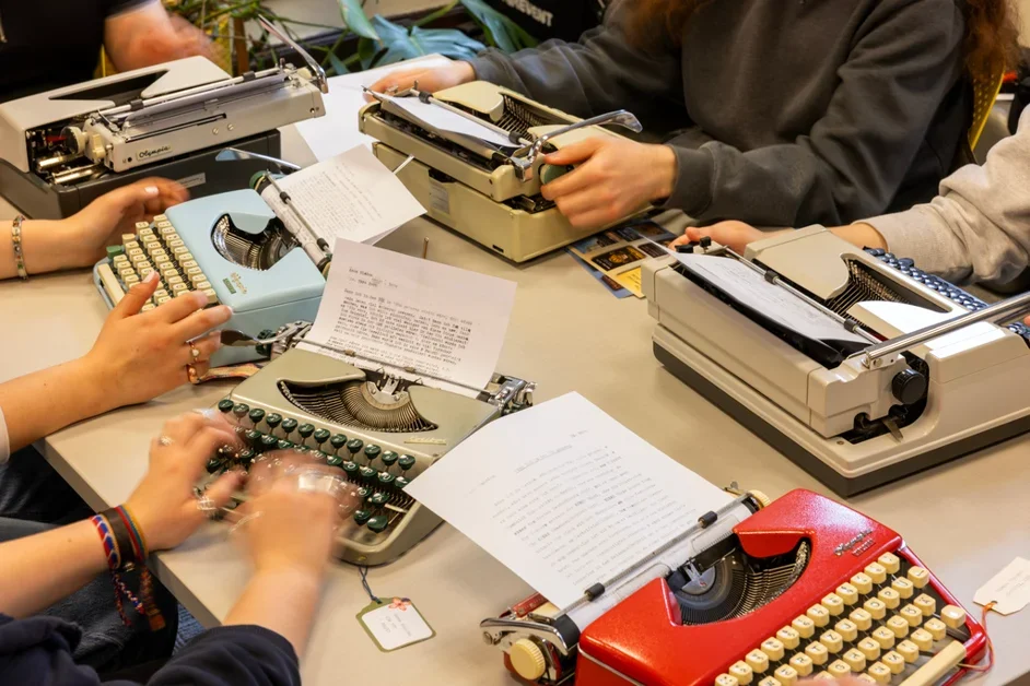 College instructor turns to typewriters to curb AI-written work